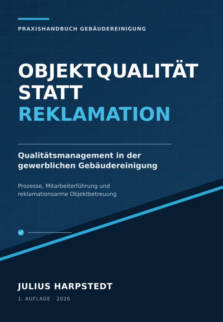 Objektqualität statt Reklamation von Julius Harpstedt – Cover der Taschenbuchausgabe 2026